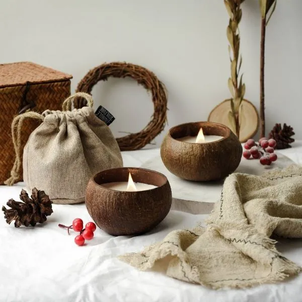 Coconut shell candle with gift bag