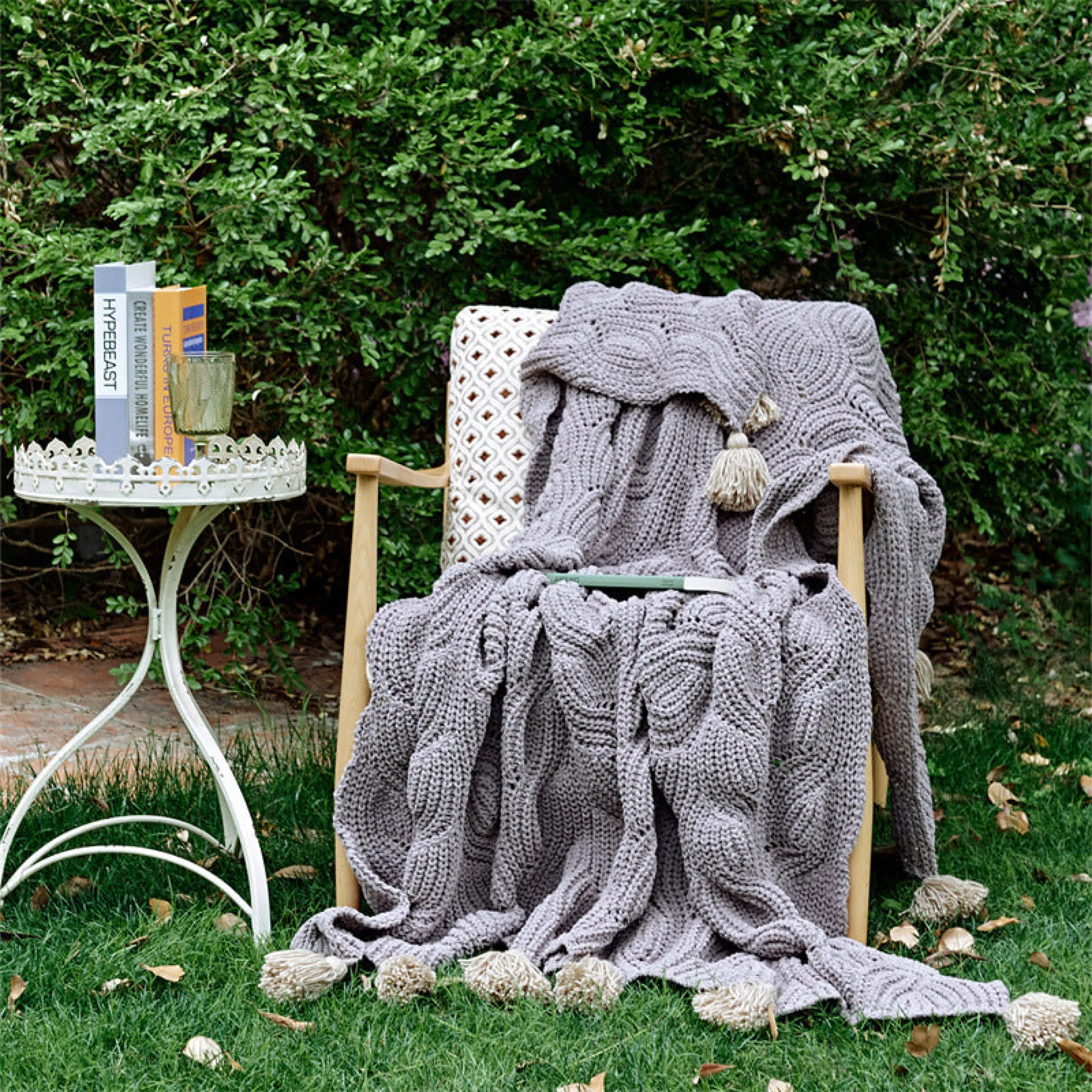 Cozy Knit Pom Pom Blanket (7 Colors)