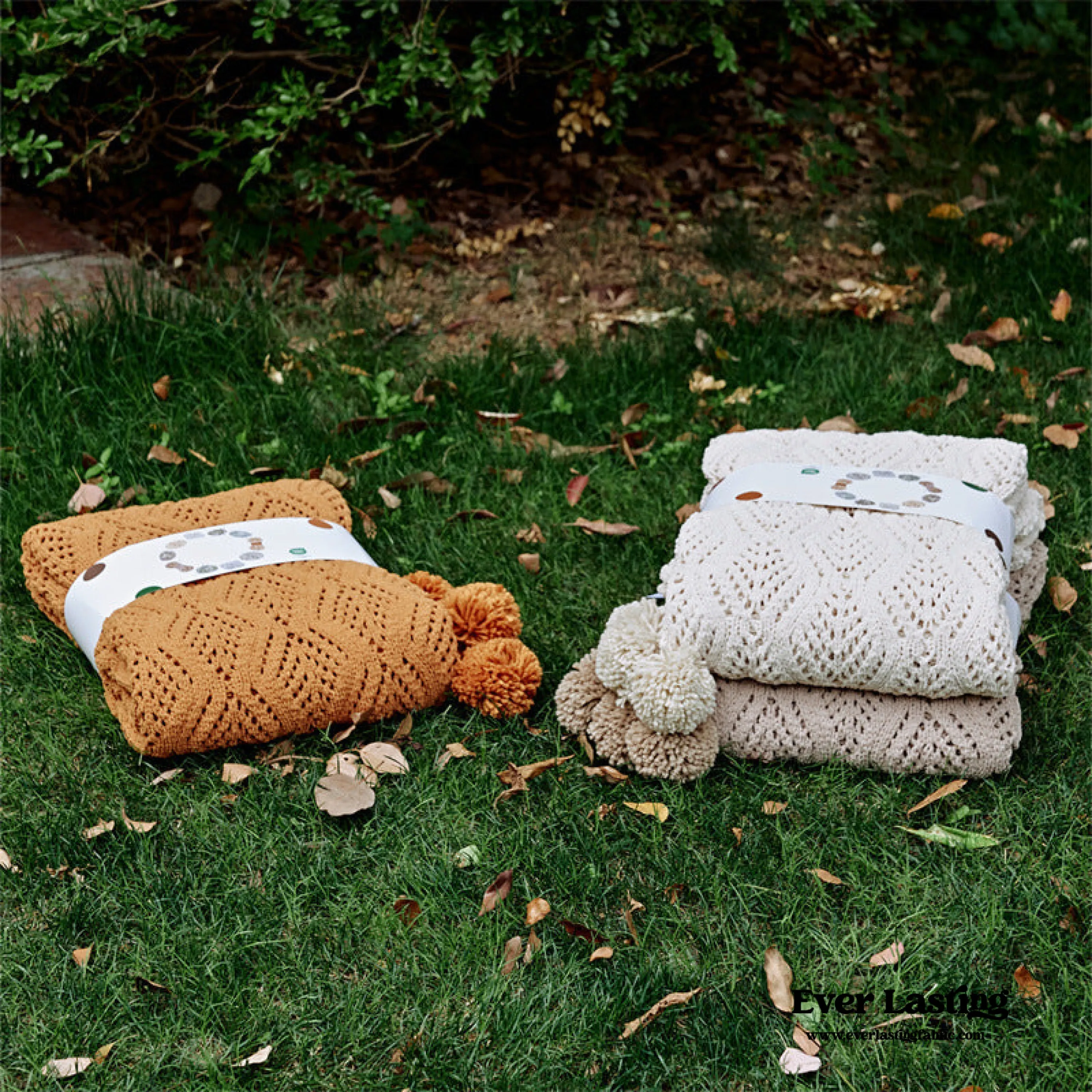 Cozy Knit Pom Pom Blanket (7 Colors)