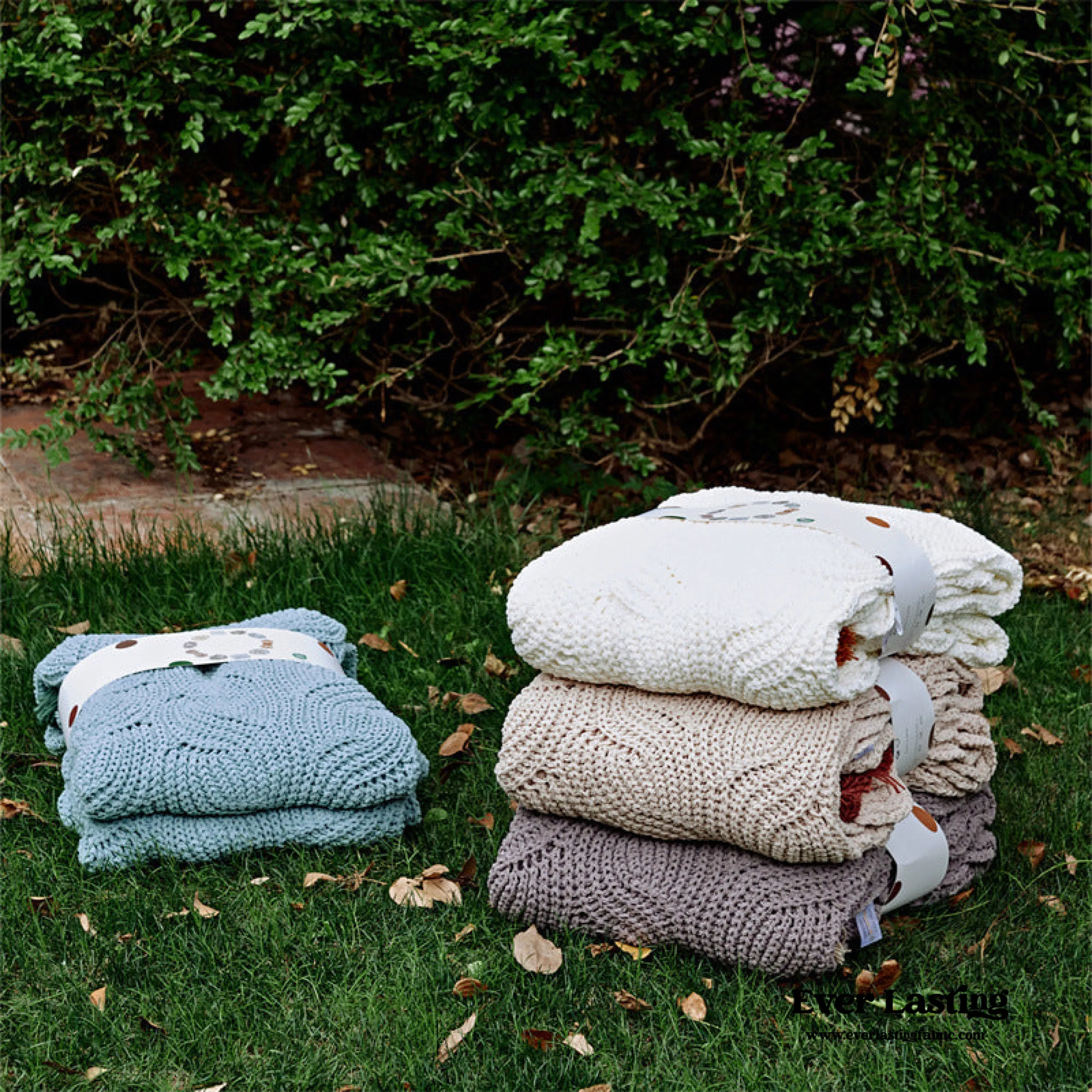 Cozy Knit Pom Pom Blanket (7 Colors)