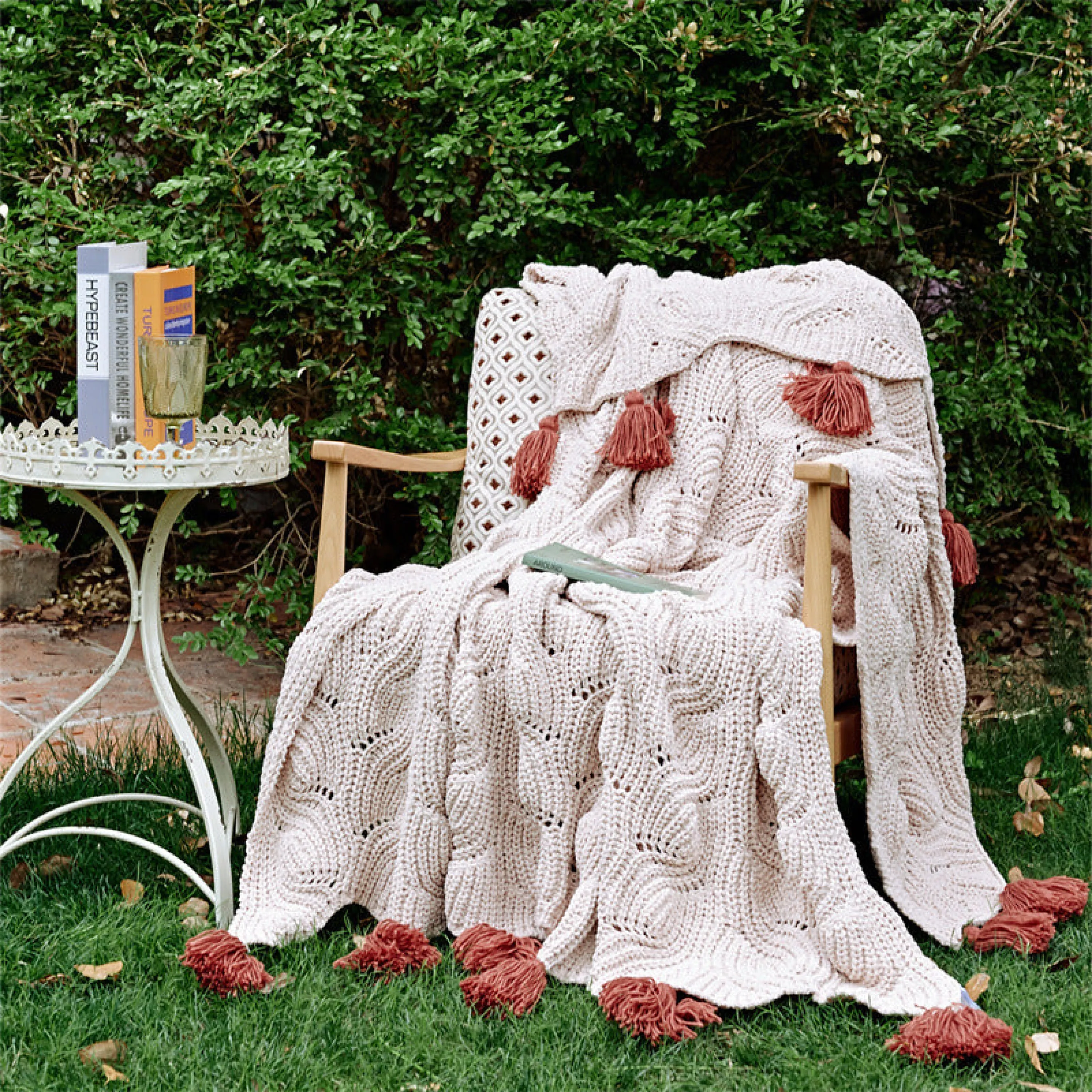 Cozy Knit Pom Pom Blanket (7 Colors)