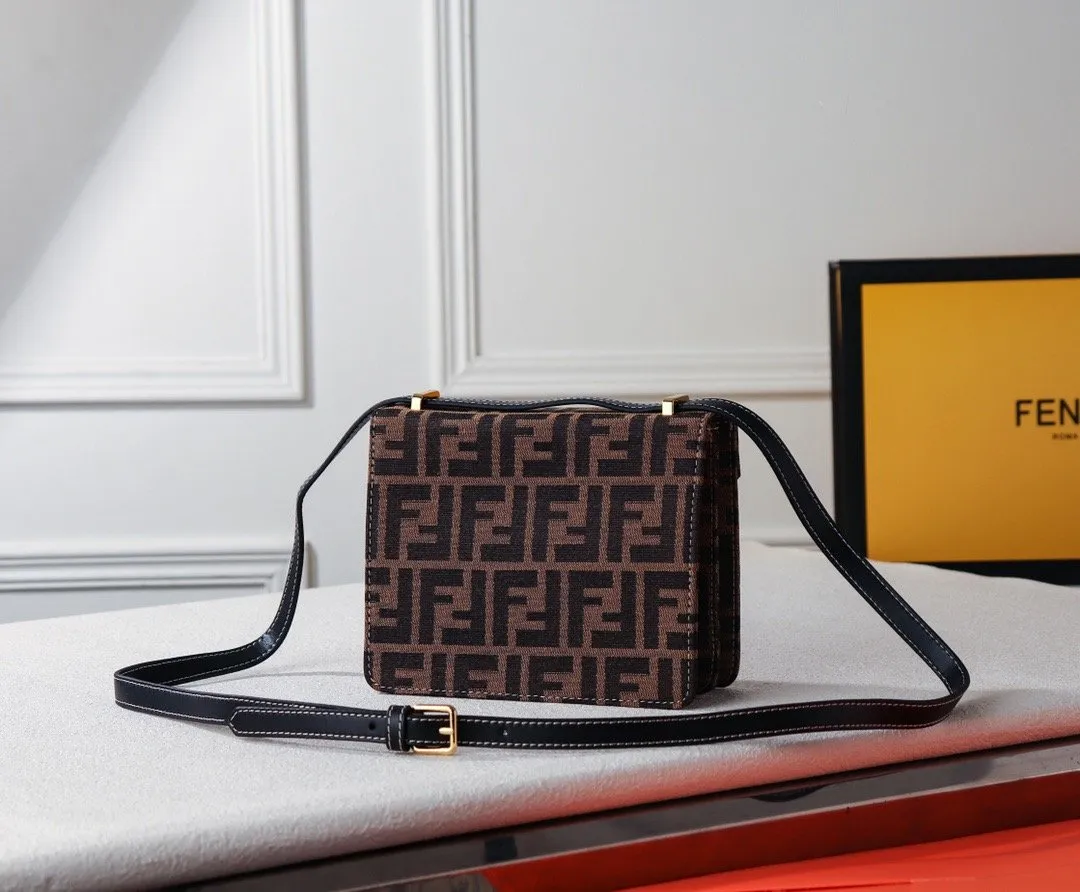 EN   Designer bags by Fendi 063