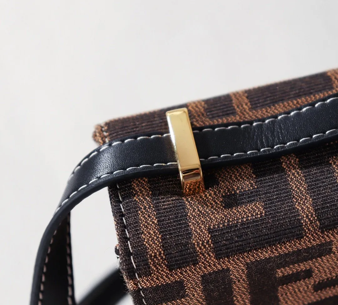 EN   Designer bags by Fendi 063