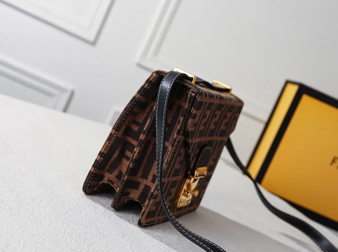 EN   Designer bags by Fendi 063