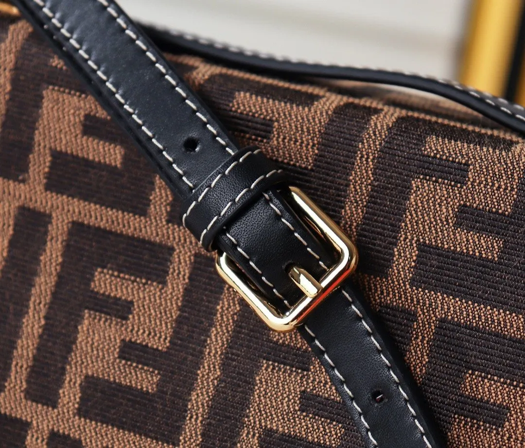 EN   Designer bags by Fendi 063