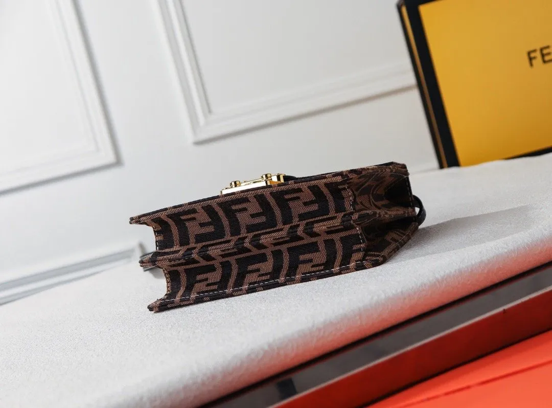 EN   Designer bags by Fendi 063