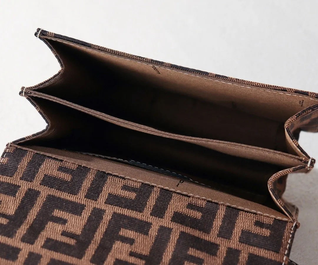 EN   Designer bags by Fendi 063