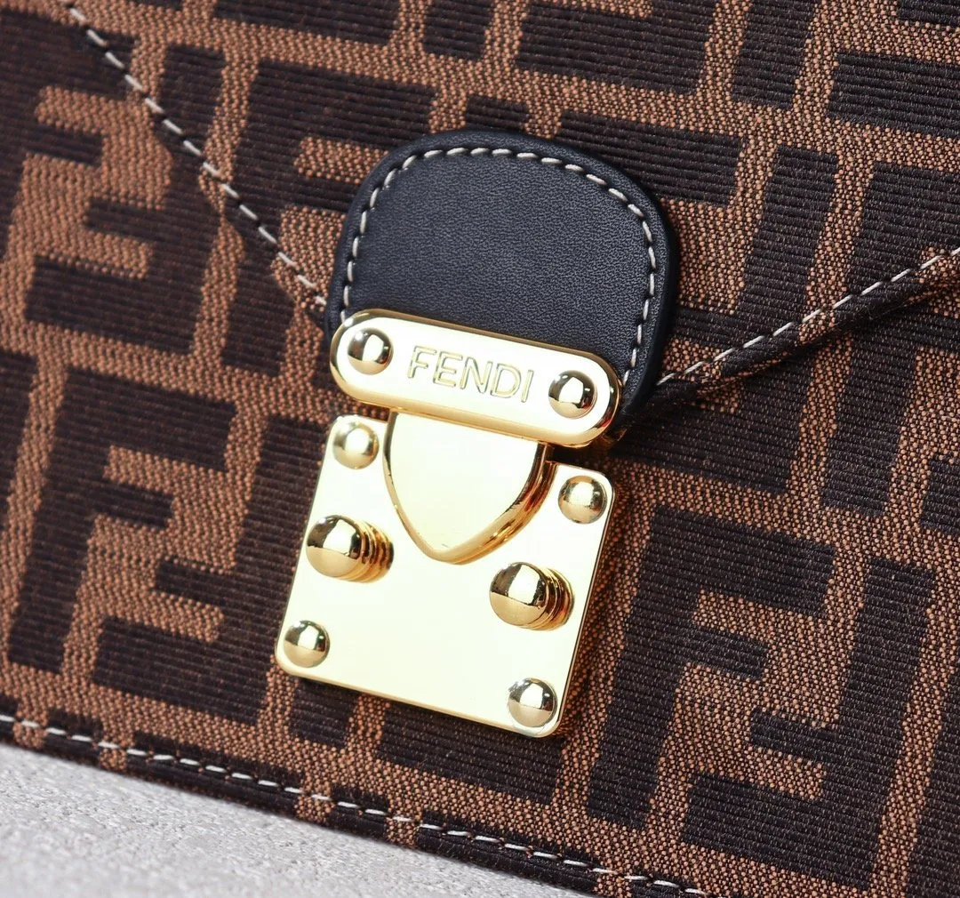 EN   Designer bags by Fendi 063