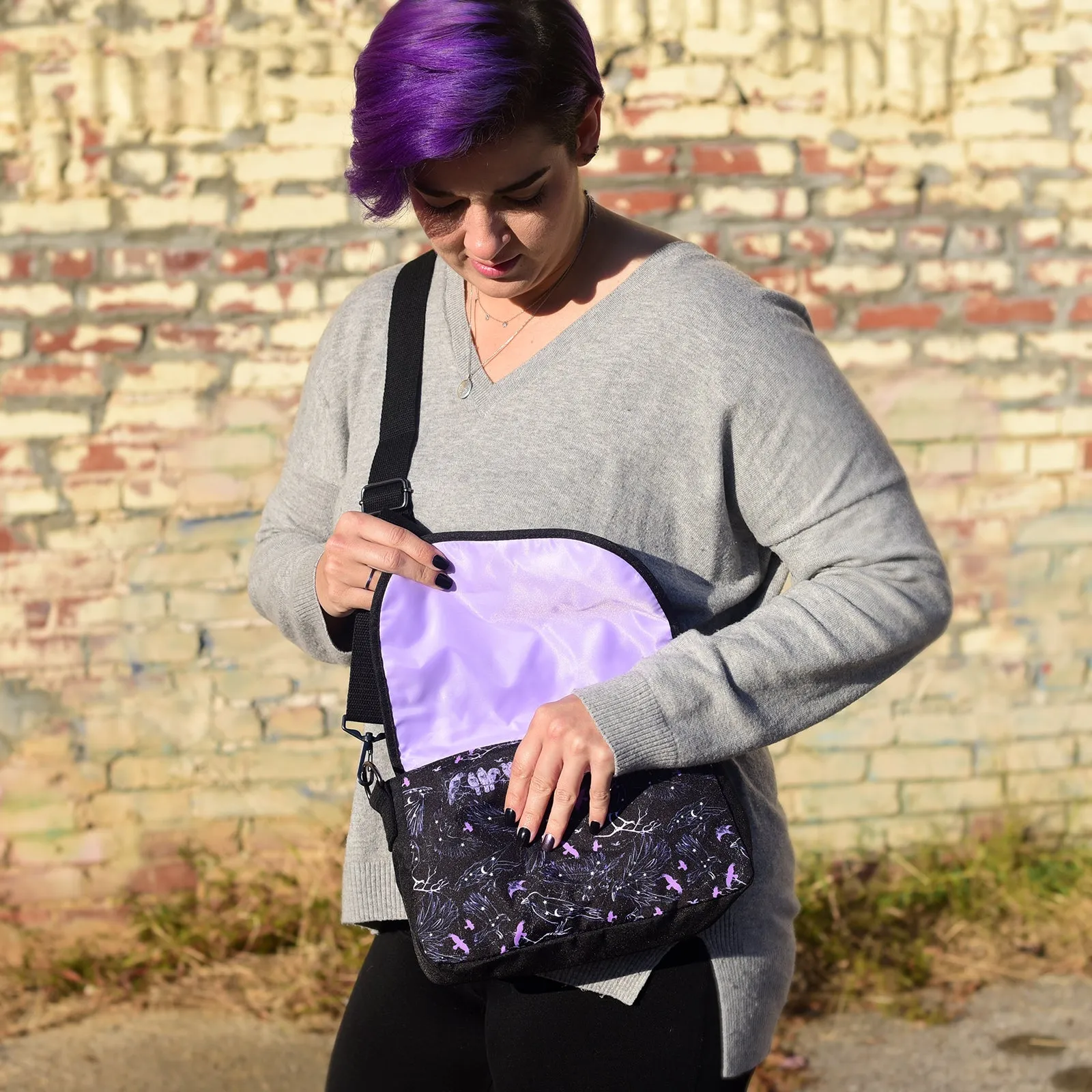 Happy Capys Stride Crossbody