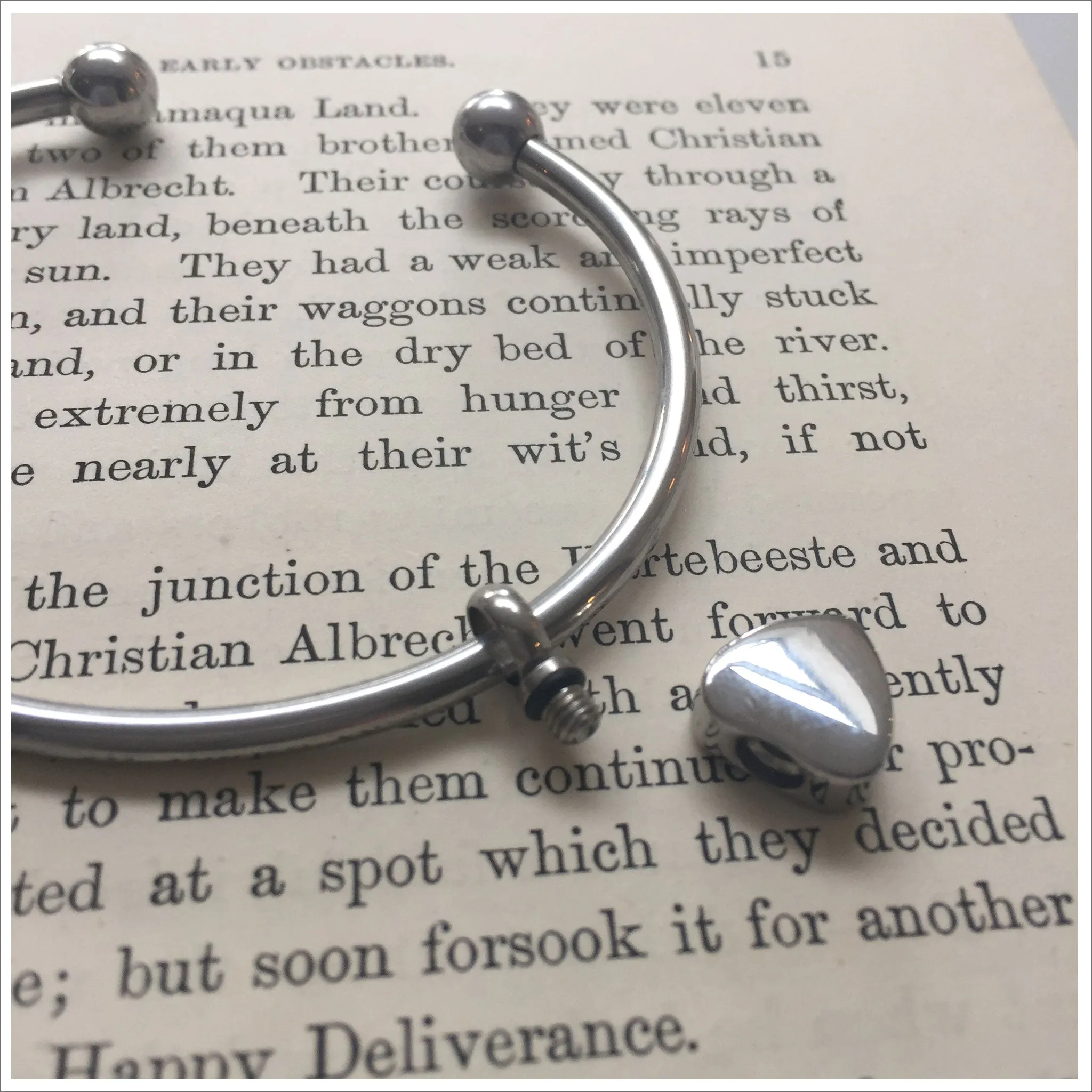Heart Cremation Ashes Remembrance Bangle Sympathy Gift with Bag & Card